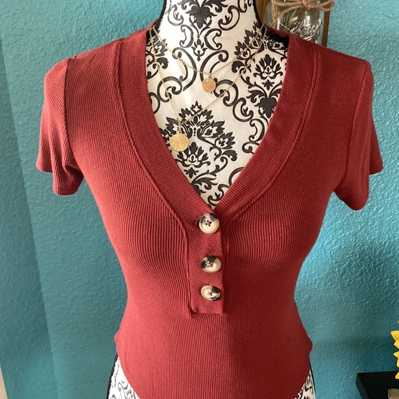 PINK ROSE | Women’s Short Sleeve V-Neck Ribbed Bodysuit - Picture 3 of 6